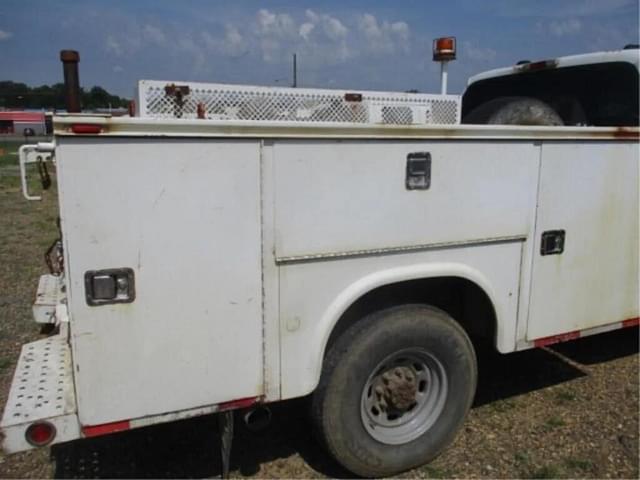 Image of Ford F-350 equipment image 3