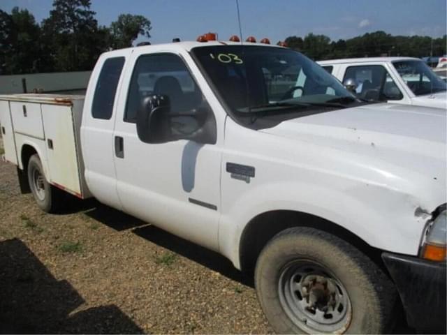 Image of Ford F-350 equipment image 2