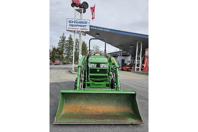 Image of John Deere 3033R equipment image 2