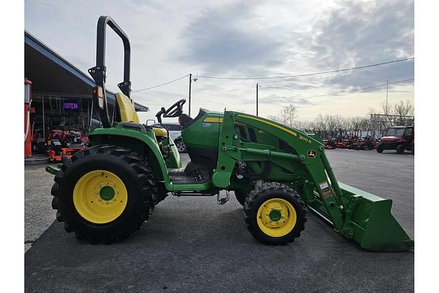 Image of John Deere 3033R equipment image 3