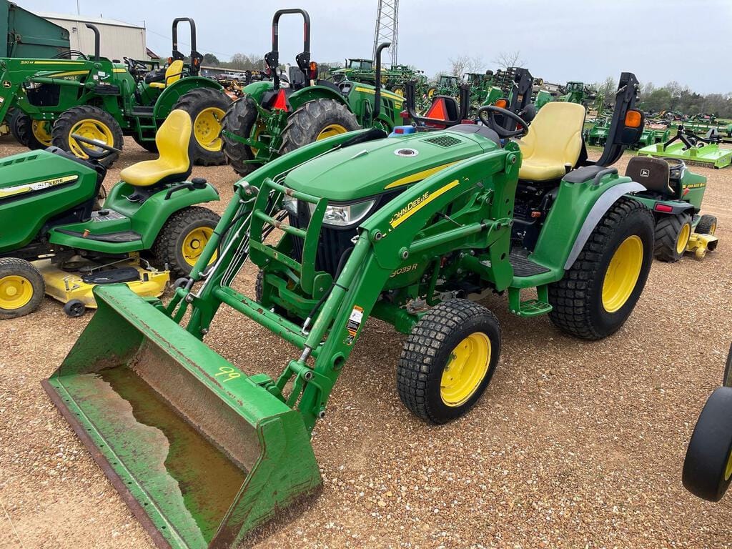 Main image John Deere 3039R