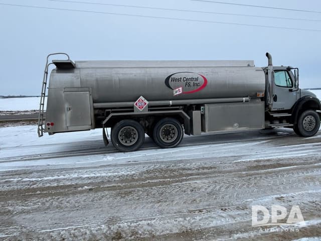 Image of Freightliner Business Class M2 equipment image 3