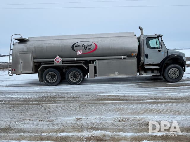 Image of Freightliner Business Class M2 equipment image 2