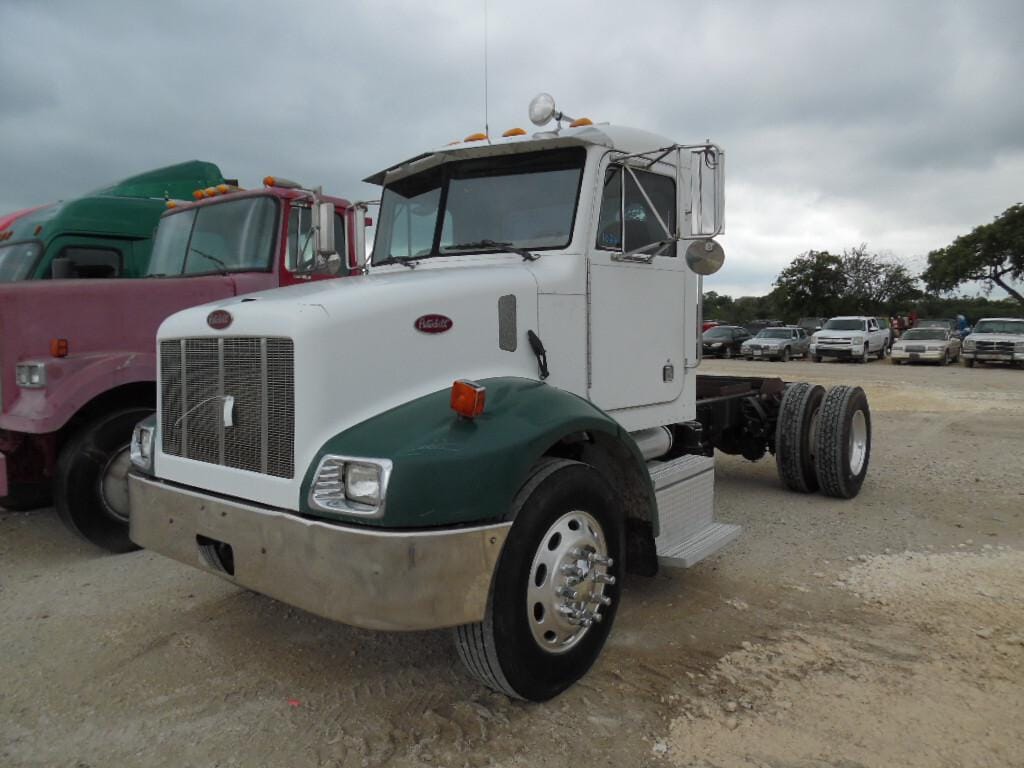 Main image Peterbilt 330