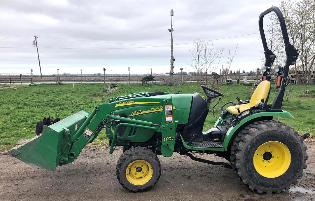 Image of John Deere 2520 Primary image