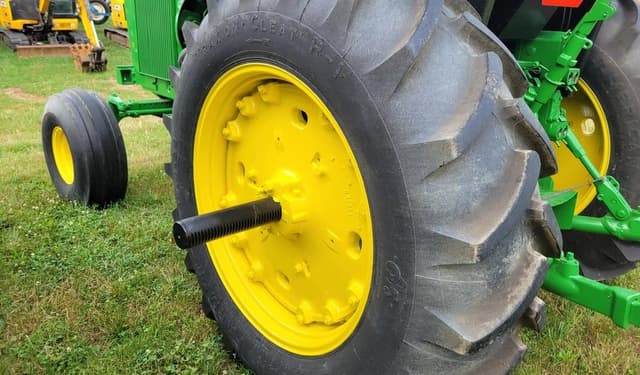 Image of John Deere 4440 equipment image 4