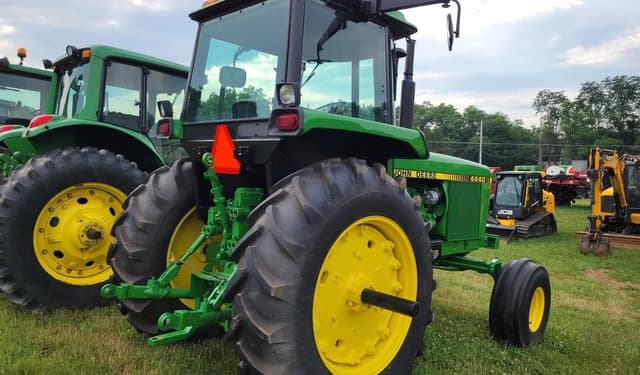 Image of John Deere 4440 equipment image 2
