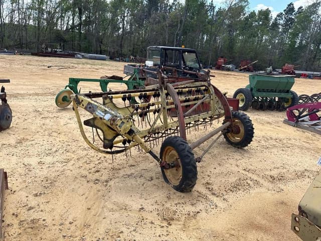 Image of New Holland 256 equipment image 2