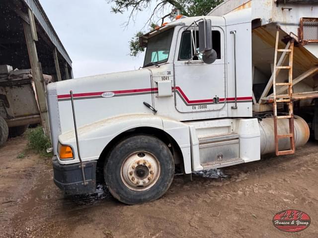 Image of Peterbilt 377 equipment image 2