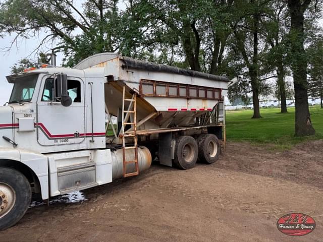 Image of Peterbilt 377 equipment image 1