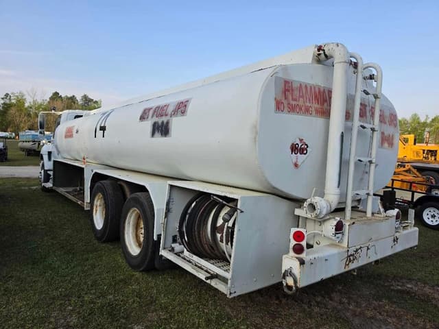 Image of International 7400 equipment image 1