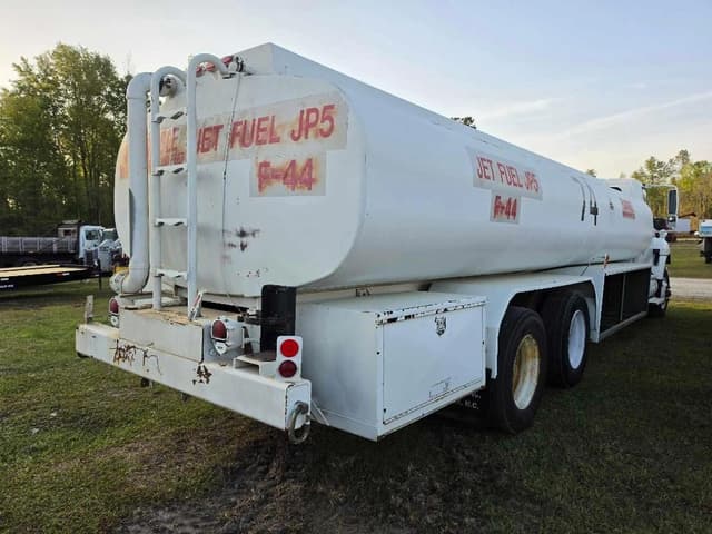 Image of International 7400 equipment image 3