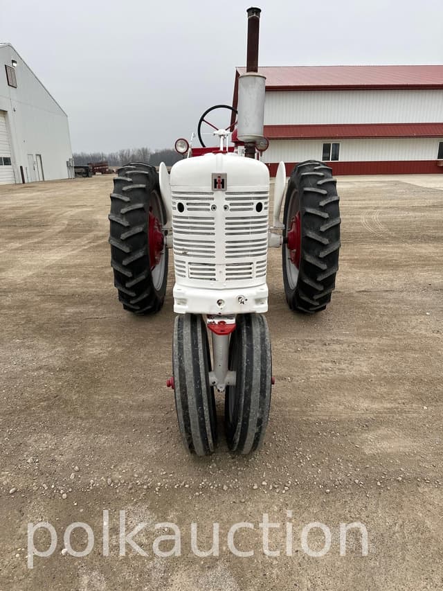 Image of Farmall Super H equipment image 1