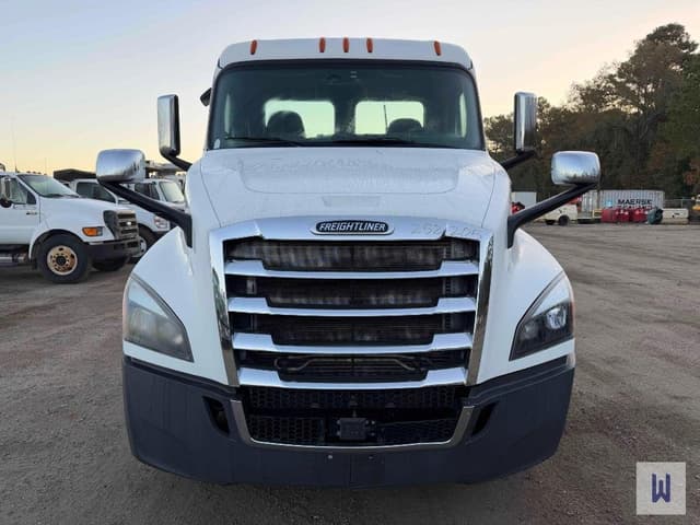Image of Freightliner Cascadia 126 equipment image 1