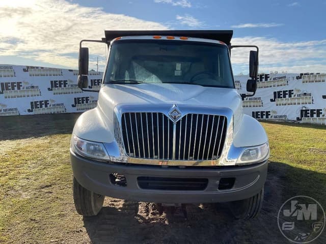 Image of International 4200 equipment image 1