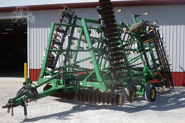 Image of John Deere 2310 equipment image 2