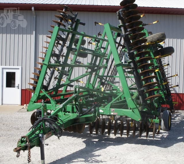 Image of John Deere 2310 equipment image 1