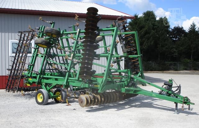 Image of John Deere 2310 equipment image 3