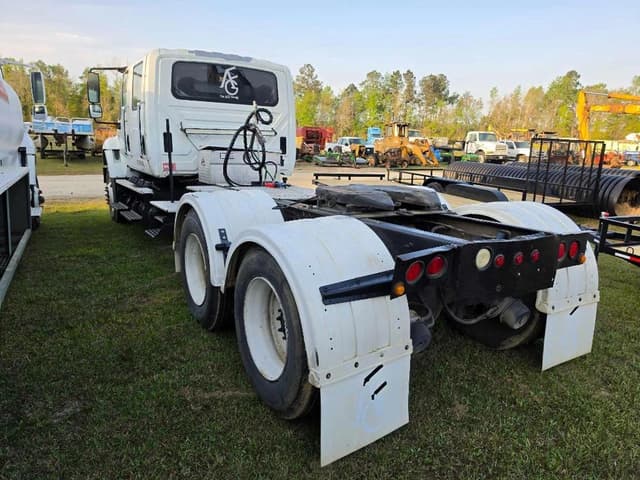 Image of International 7400 equipment image 1