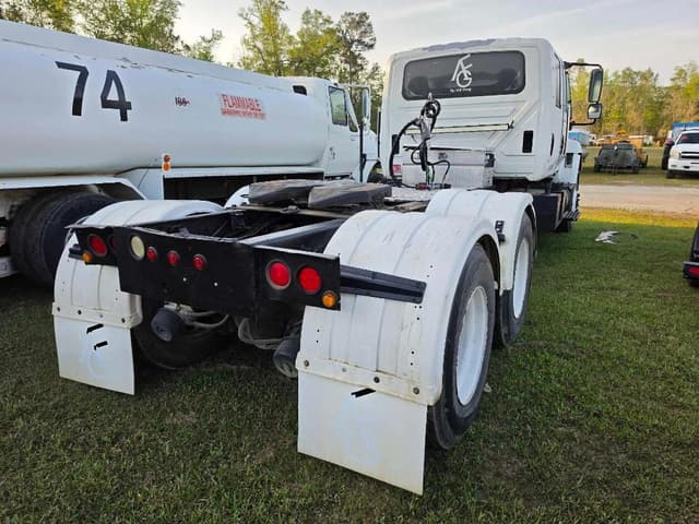 Image of International 7400 equipment image 2