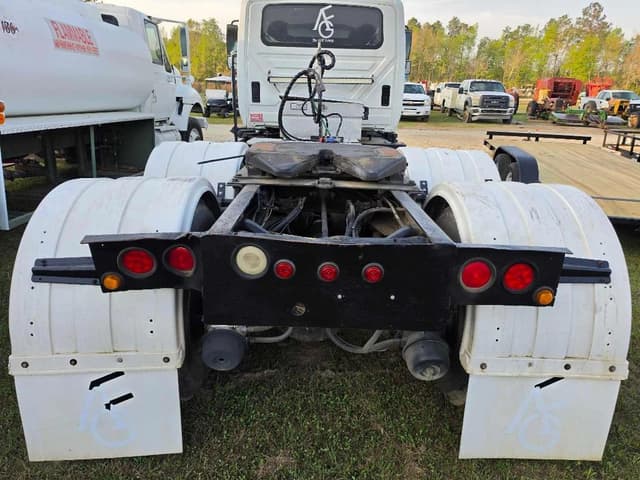 Image of International 7400 equipment image 4