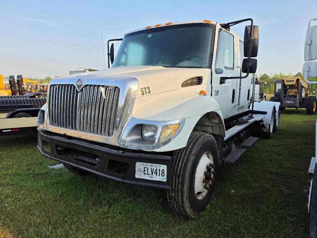 Image of International 7400 Primary image