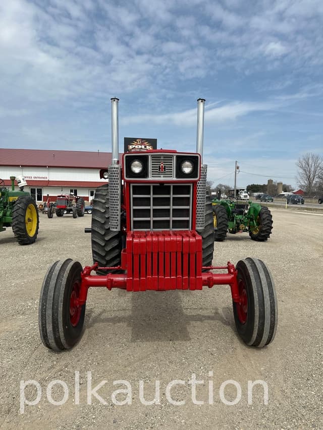 Image of International Harvester 1468 equipment image 1