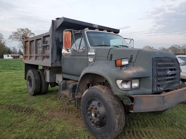 Image of Ford F-800 equipment image 3