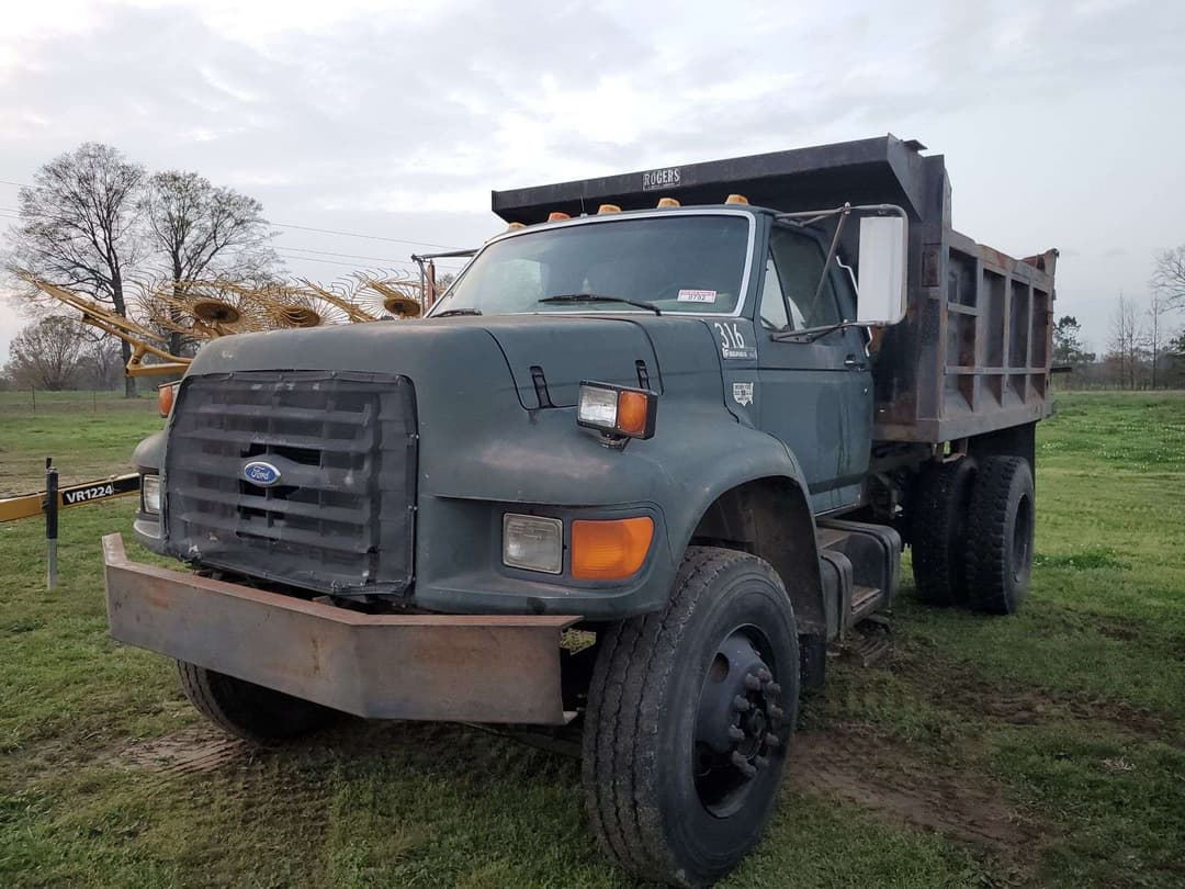 Image of Ford F-800 Primary image