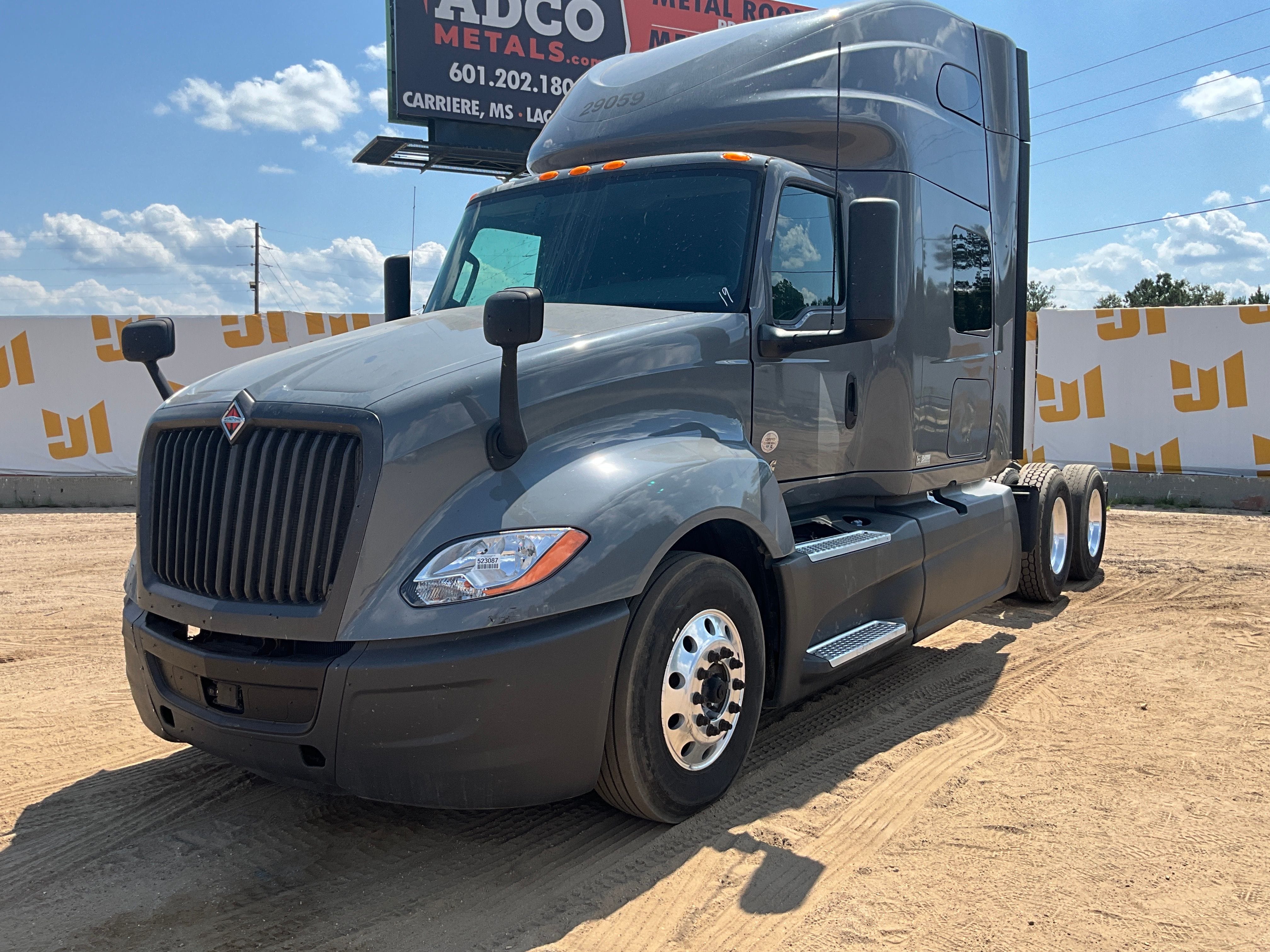 2019 International LT625 Equipment Image0