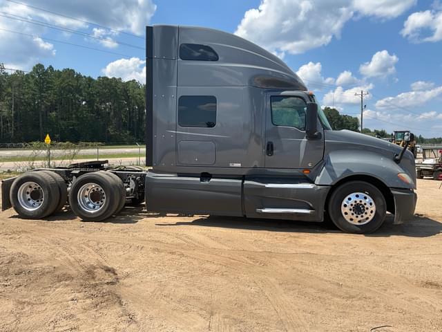 Image of International LT625 equipment image 3