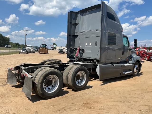 Image of International LT625 equipment image 4