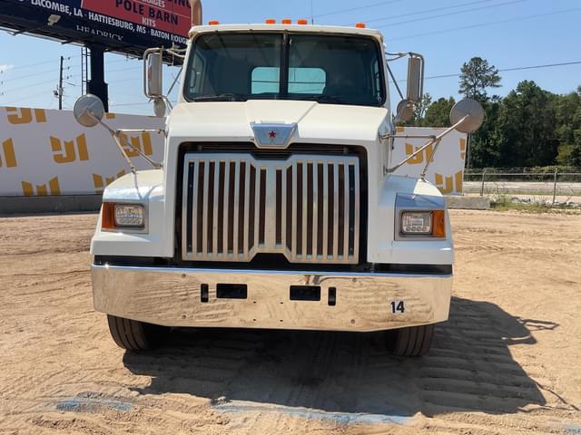 Image of Western Star 4700SF equipment image 1