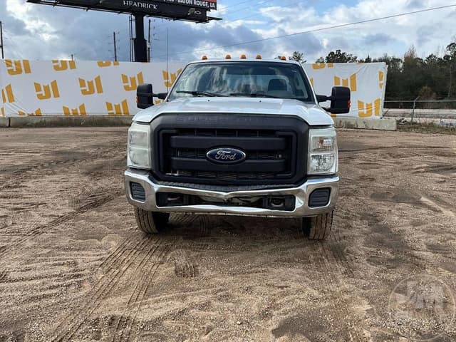 Image of Ford F-350 equipment image 1