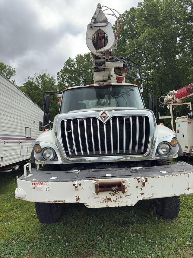 Image of International 7300 equipment image 1