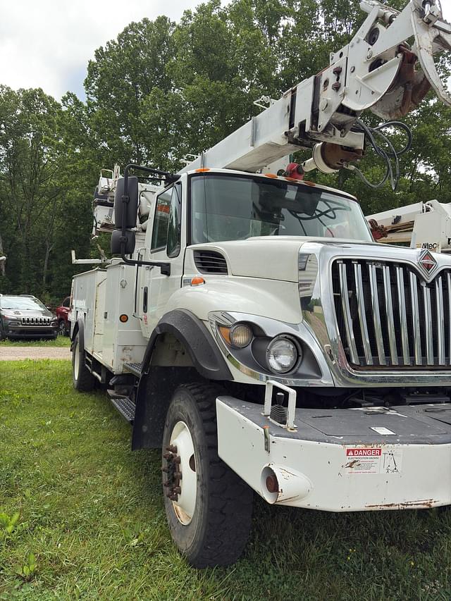 Image of International 7300 equipment image 2