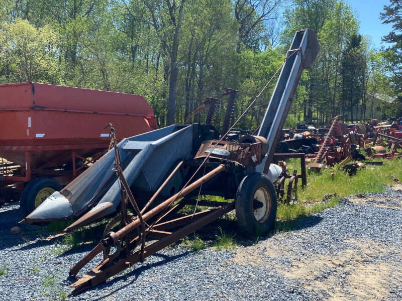 New Idea 323 Equipment Image0