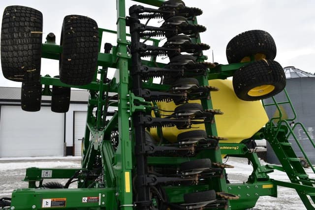 Image of John Deere N536C equipment image 4
