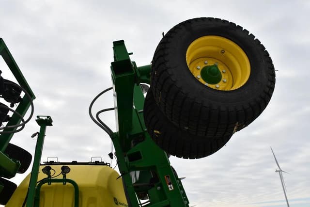 Image of John Deere N536C equipment image 3