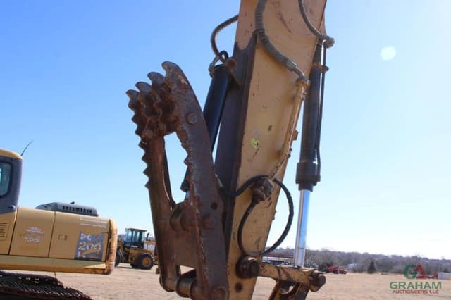 Image of Caterpillar 320DL equipment image 2