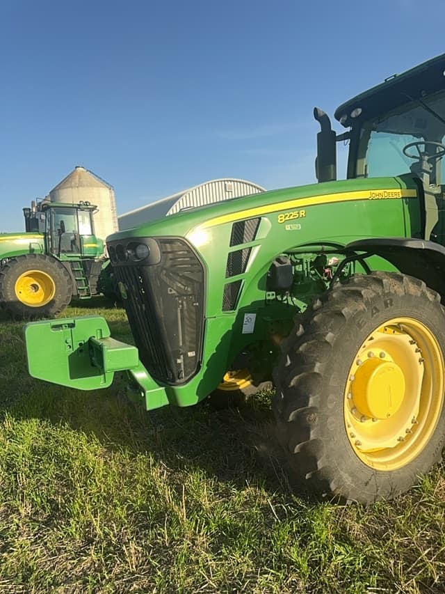 Image of John Deere 8225R equipment image 2