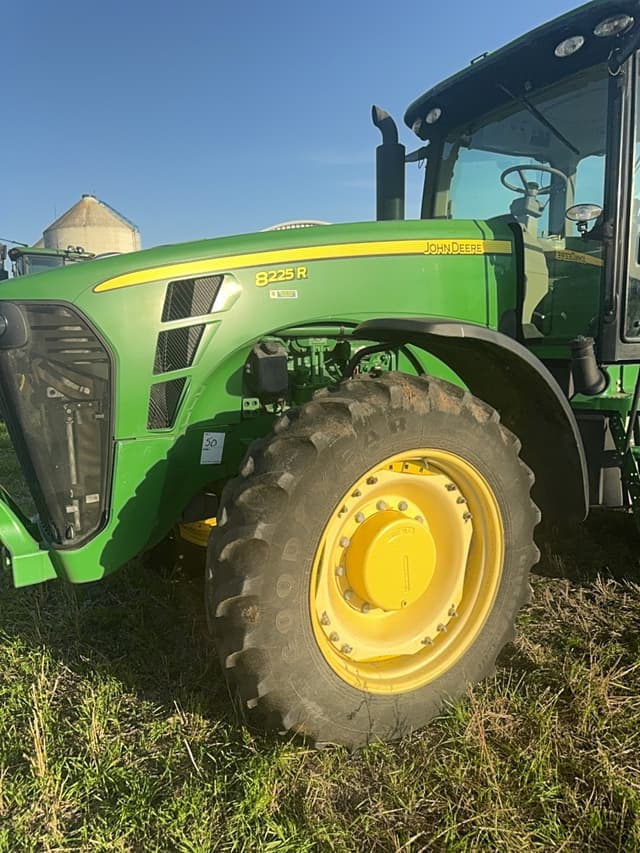 Image of John Deere 8225R equipment image 3
