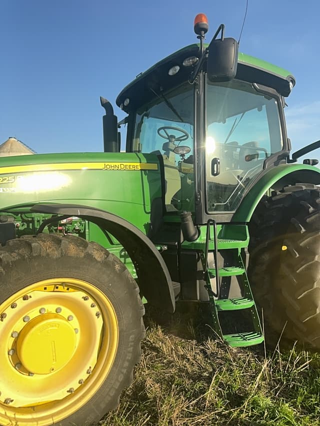 Image of John Deere 8225R equipment image 4