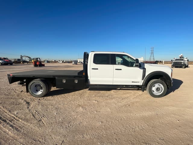 Image of Ford F-550 equipment image 3