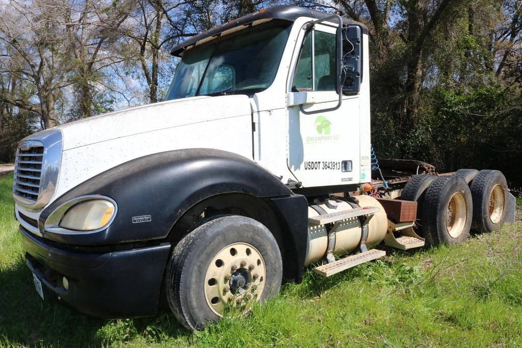 Image of Freightliner Columbia 120 Primary image