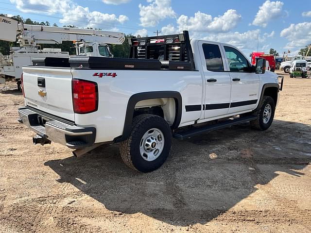 Image of Chevrolet Silverado equipment image 4
