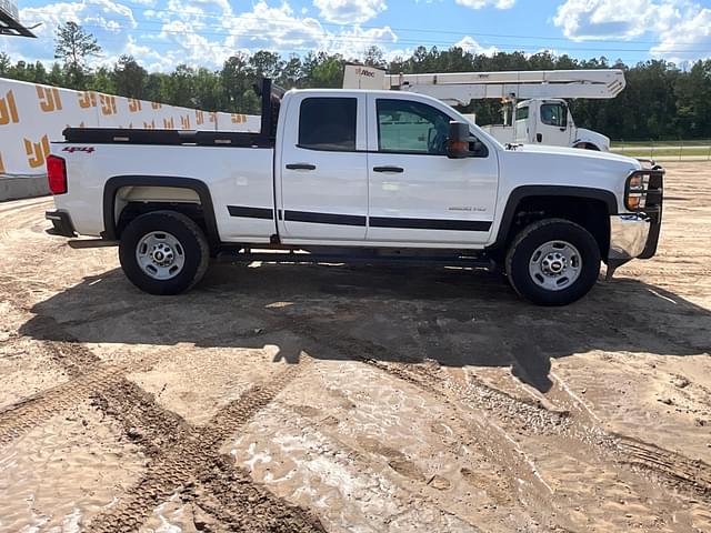 Image of Chevrolet Silverado equipment image 3
