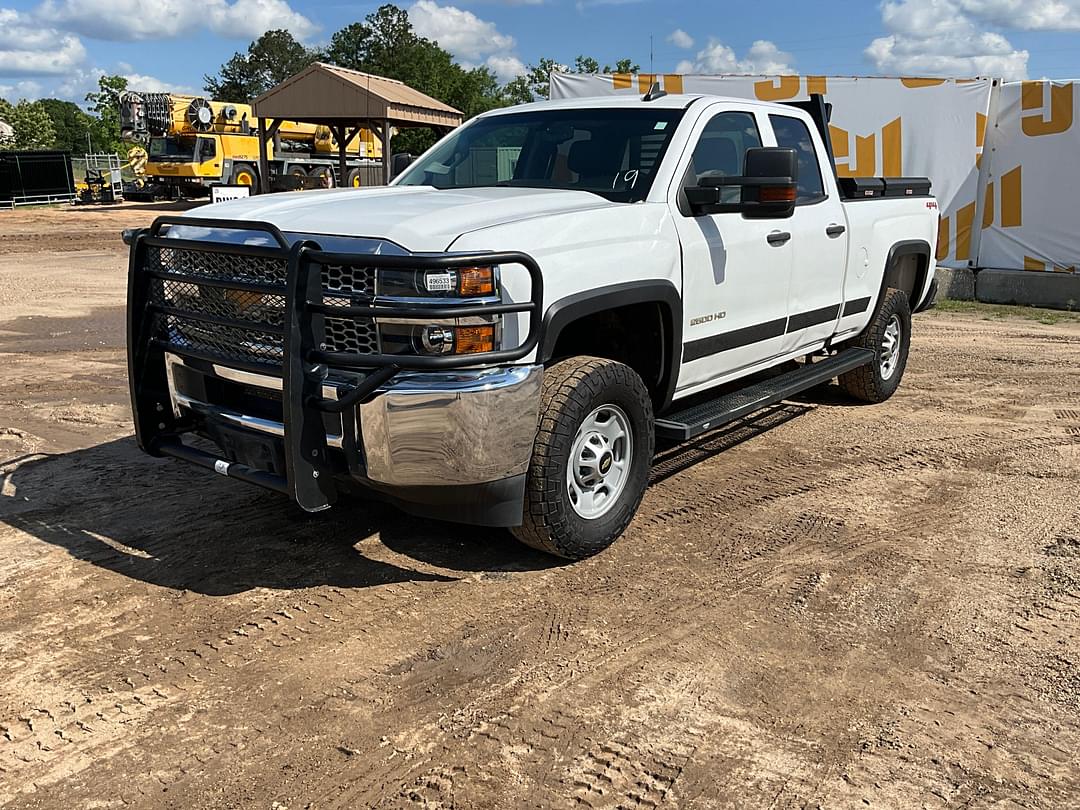 Image of Chevrolet Silverado Primary image