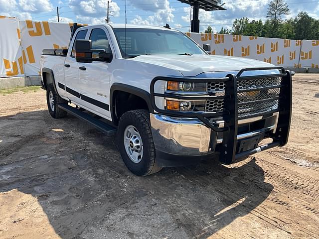 Image of Chevrolet Silverado equipment image 2