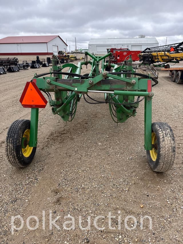 Image of John Deere 705 equipment image 4